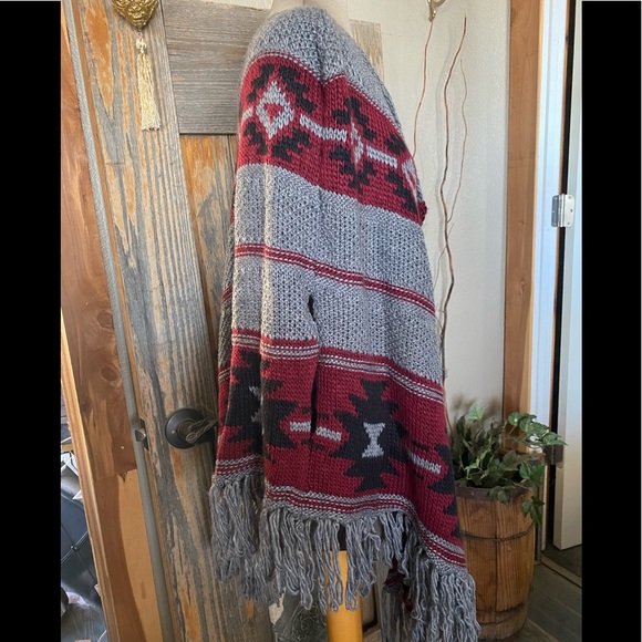 Cape/sweater - Picture 4 of 7